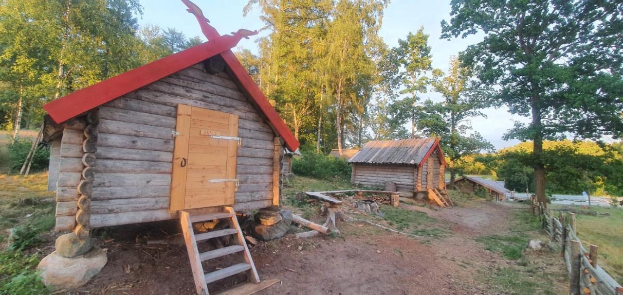 Bed and Breakfast Vittfarnas Hird Vikingaby à Sosdala Extérieur photo