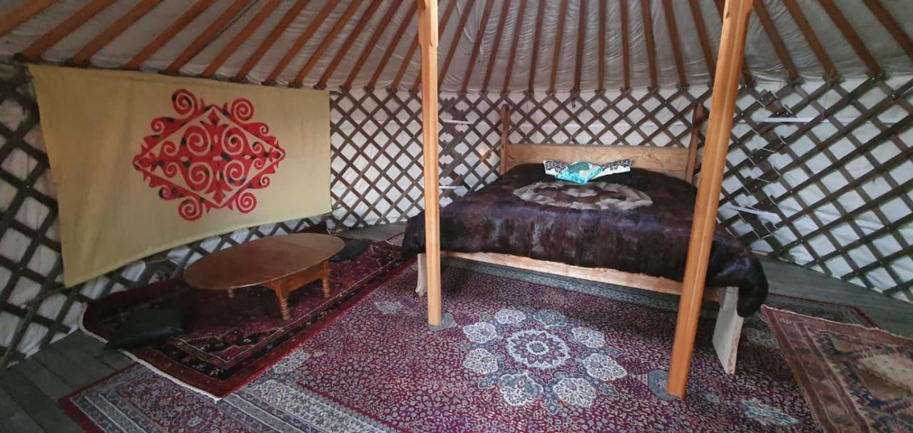 Bed and Breakfast Vittfarnas Hird Vikingaby à Sosdala Extérieur photo