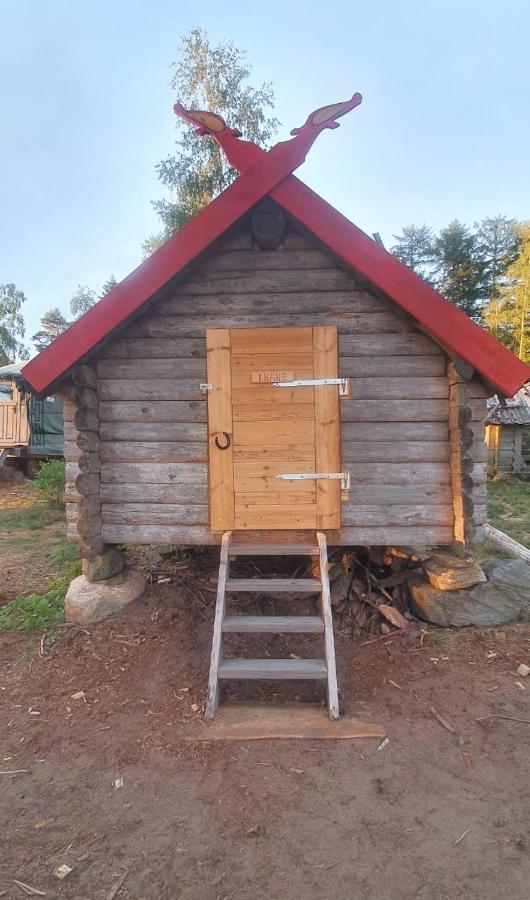 Bed and Breakfast Vittfarnas Hird Vikingaby à Sosdala Extérieur photo