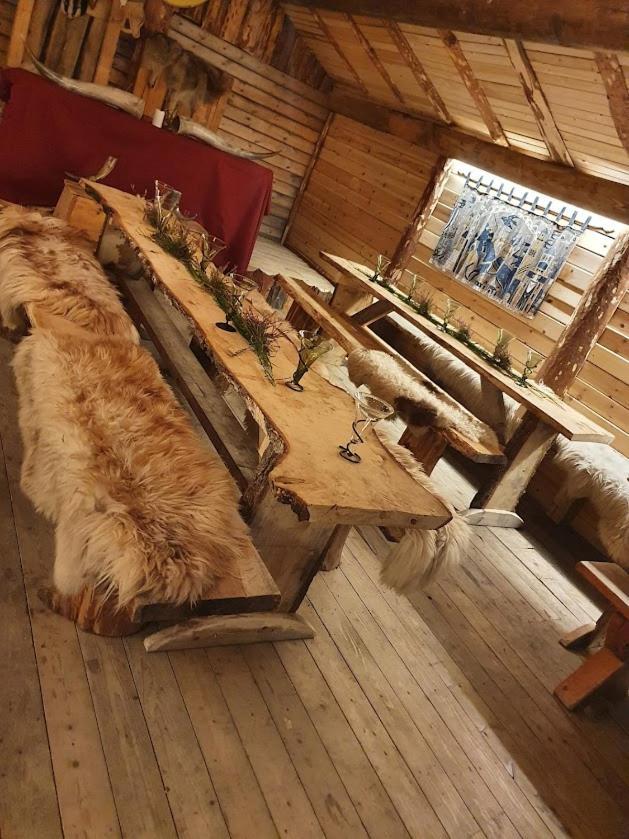 Bed and Breakfast Vittfarnas Hird Vikingaby à Sosdala Extérieur photo
