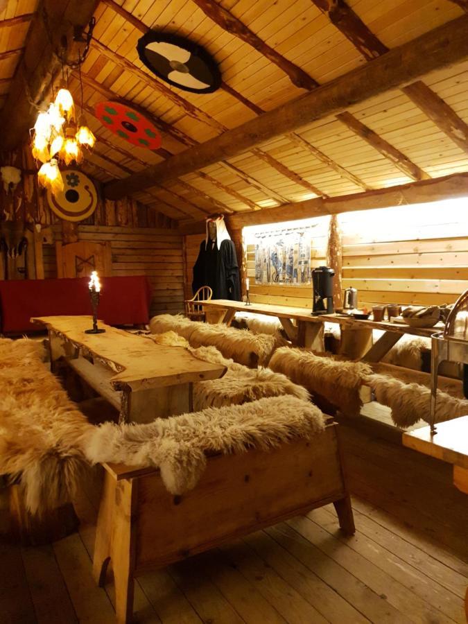 Bed and Breakfast Vittfarnas Hird Vikingaby à Sosdala Extérieur photo